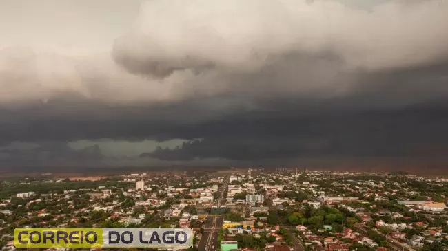 Imagens da formação de temporal em Santa Helena chamam atenção