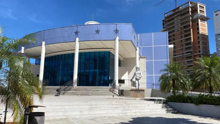 Nas ruas e praças, Toledo começa a viver a magia do “Natal Encantado”