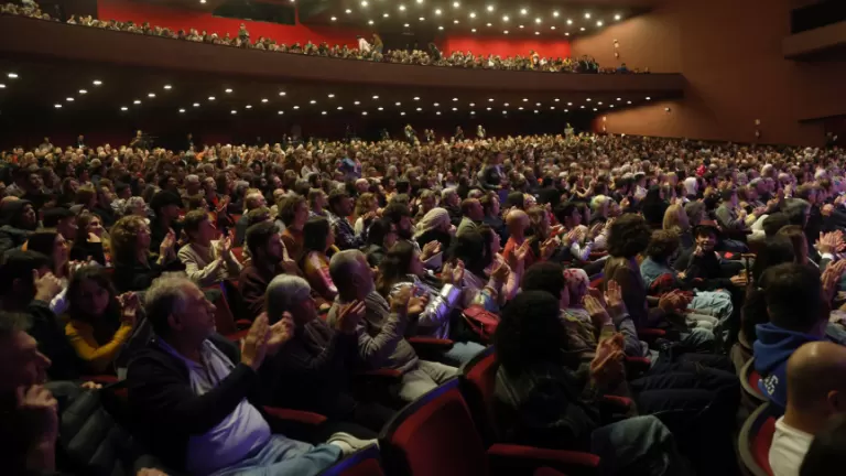 Projeto de lei busca coibir taxas abusivas e garantir transparência na venda de ingressos no Paraná