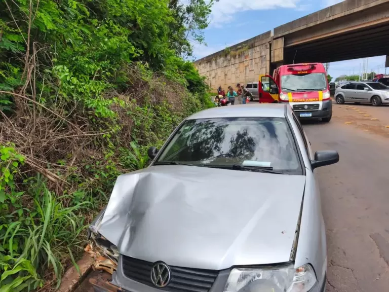 Colisão entre carro e motocicleta deixa mulher ferida em Marechal Rondon