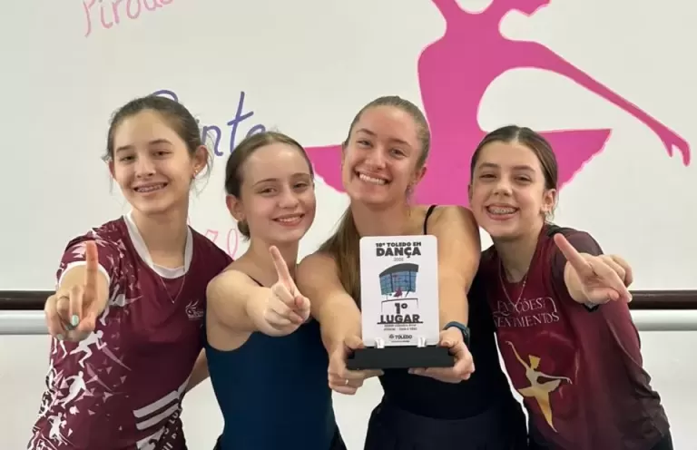 Bailarinas do Ballet Rui Barbosa conquistam topo do pódio em sua primeira competição