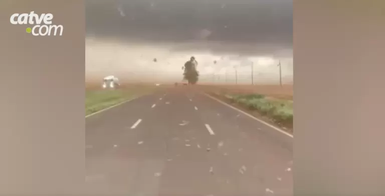 Caminhoneiro flagra ventos de 110 km/h e nuvem de poeira entre Toledo e Cascavel; veja vídeo