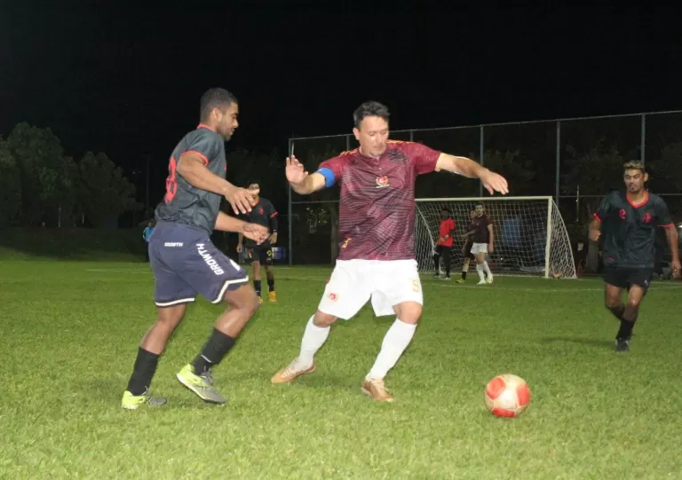 Esquina Beer tem trabalho, mas vence lanterna e assume liderança do Grupo A no Municipal