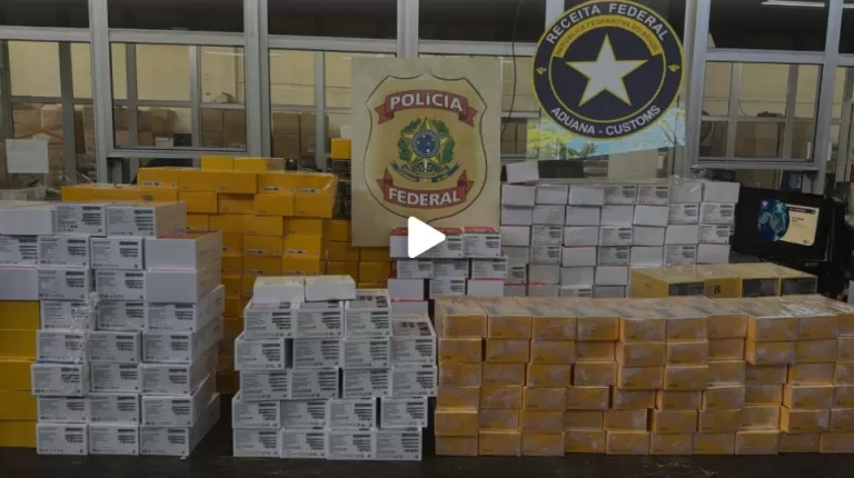 R$ 1,5 milhão em eletrônicos escondidos em carga de frangos é apreendido em Medianeira