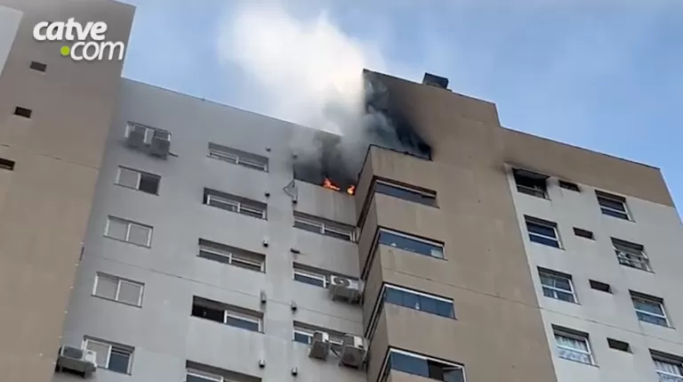 Incêndio no Edifício João Batista, em Cascavel, deixa feridos; veja o vídeo