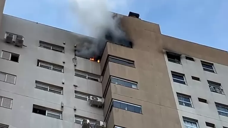 Mulher de 51 anos e criança estão intubadas e sedadas, informa hospital