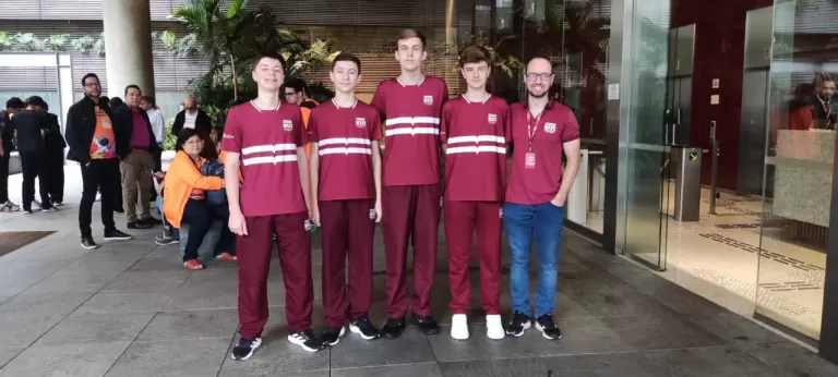 Alunos do Colégio Rui Barbosa se destacam em competição nacional em robótica