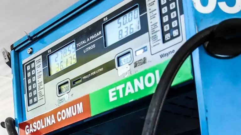 Petrobras reduz preço da gasolina em 4,9% a partir desta terça-feira