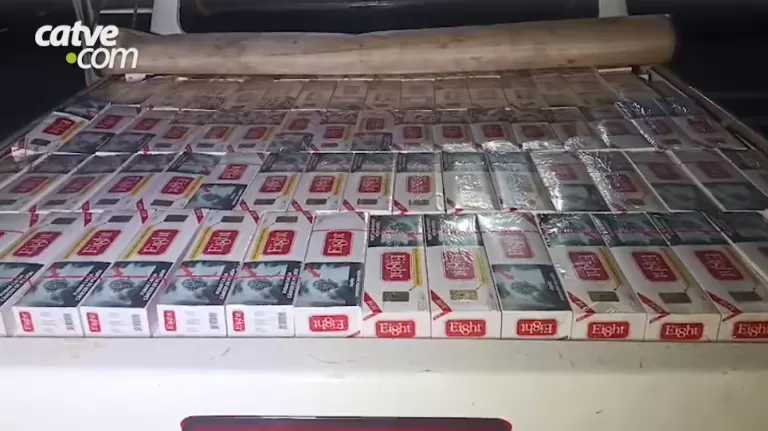 Caminhonete carregada com 35 caixas de cigarros é apreendida pela PM em Toledo