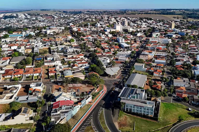 De 210 horas para 8 horas: tempo de abertura de empresas fica muito mais rápido no Paraná