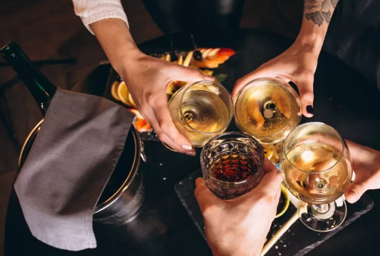 Bebidas alcoólicas adulteradas: Abrabar reforça a importância de prevenção e conscientização; confira as dicas