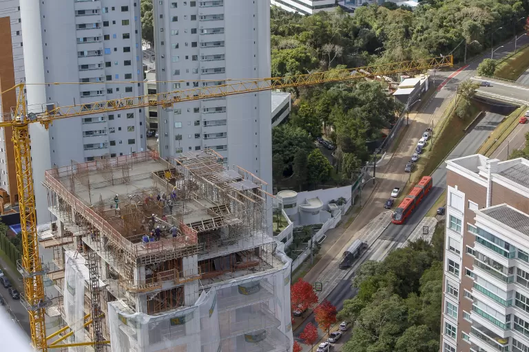 Da indústria ao comércio: Agências do Trabalhador do Paraná reúnem 23,4 mil vagas