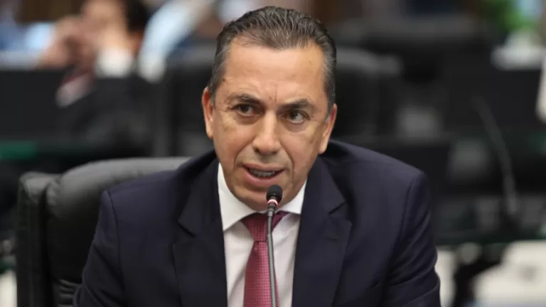 Preço baixo volta a preocupar cadeia produtiva do leite do Paraná, alerta deputado Reichembch