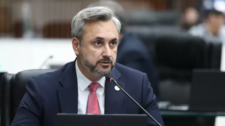Deputado Fabio Oliveira pede esclarecimentos sobre arrecadação dos pedágios no Paraná