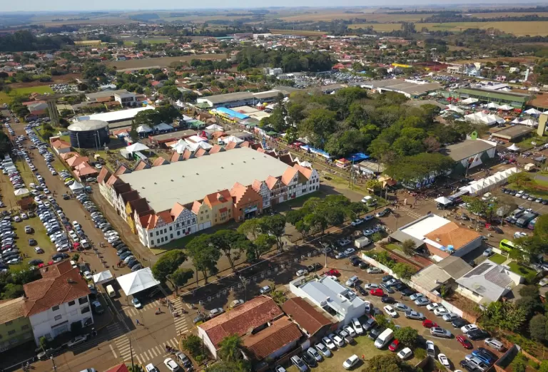 Interessados em explorar estacionamento no entorno do parque de exposições durante a Oktoberfest 2025 devem solicitar alvará