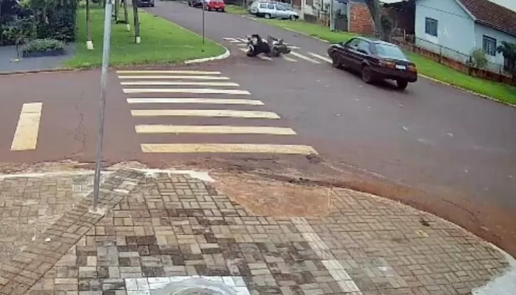 Motorista foge após causar acidente entre carro e moto em Nova Santa Rosa