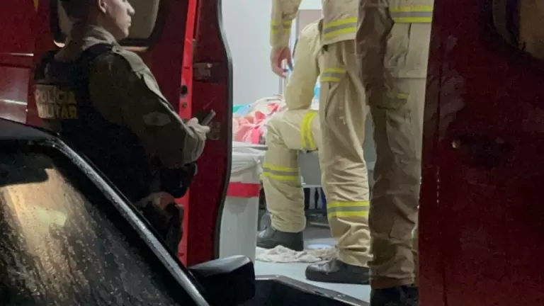 Mulher é baleada no rosto no mesmo local onde jovem foi assassinado no sábado