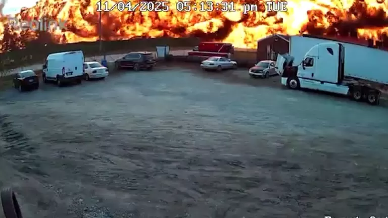 Avião de carga cai e explode perto de aeroporto nos Estados Unidos; veja o vídeo