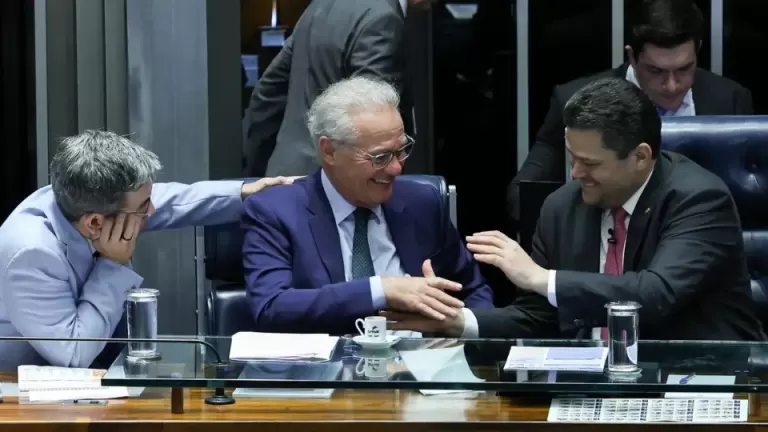 Por unanimidade, Senado aprova isentar IR para quem ganha até RS 5 mil