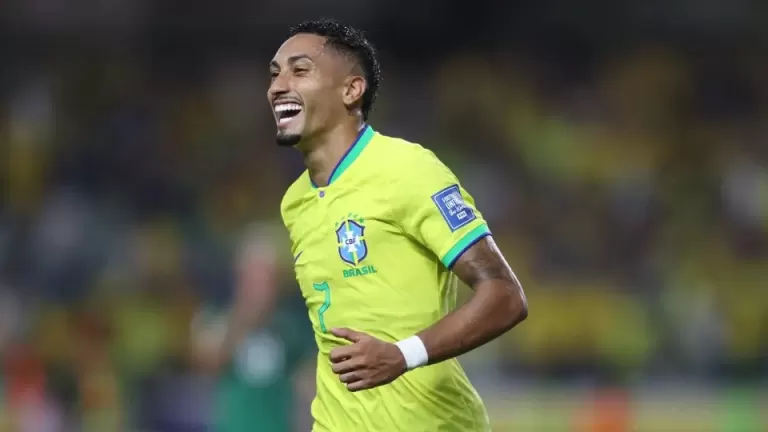 Brasileiro Raphinha é finalista do prêmio de melhor do mundo da Fifa