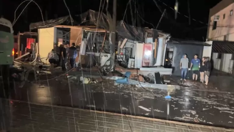 Onde fica e quantos habitantes tem a cidade do Paraná devastada por tornado