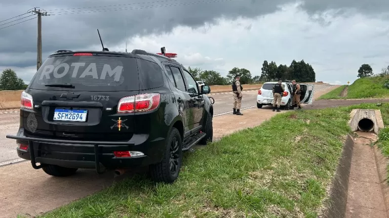 Dois são presos e adolescente apreendido suspeitos de tentativa de roubo na BR-163