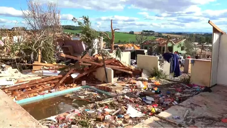 21 pessoas seguem internadas após passagem de tornado em Rio Bonito do Iguaçu