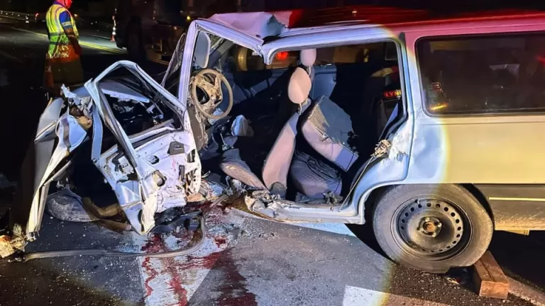 Três pessoas ficam em estado grave em acidente na BR-277