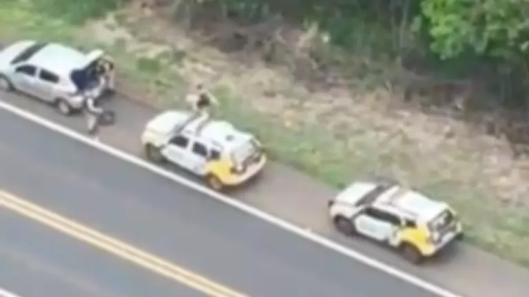 Imagens aéreas flagram abordagem de suspeitos com 30 quilos de maconha na BR-163