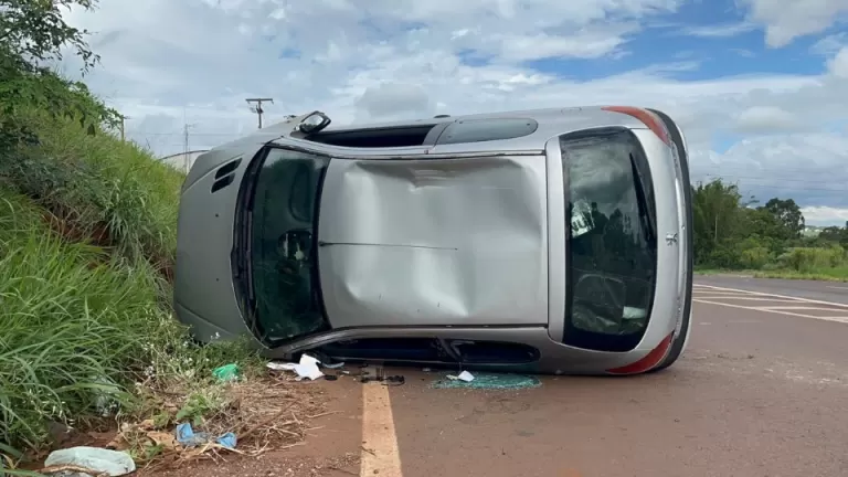 Carro é encontrado capotado e abandonado na BR-467