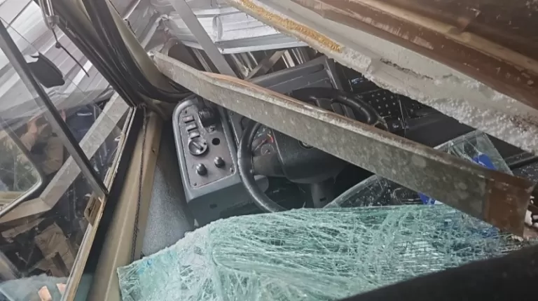 Motorista de ônibus escapa de acidente grave em Toledo