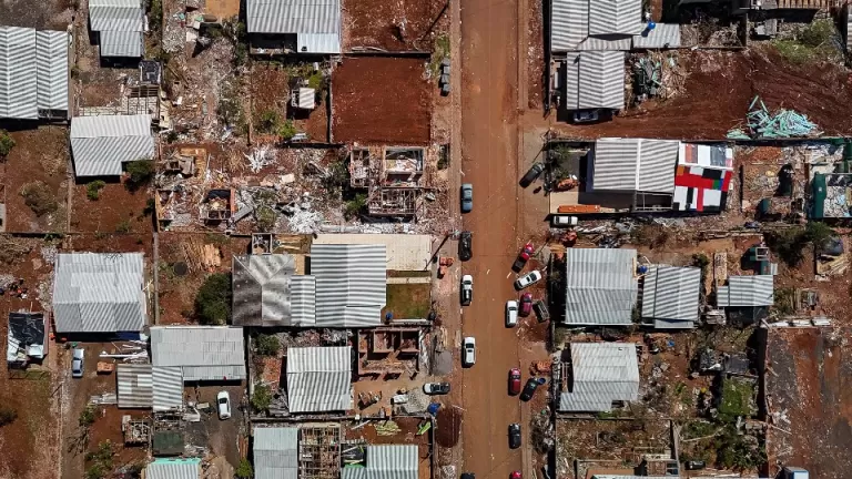 Cobertura das casas danificadas deve ser concluída neste fim de semana em Rio Bonito do Iguaçu