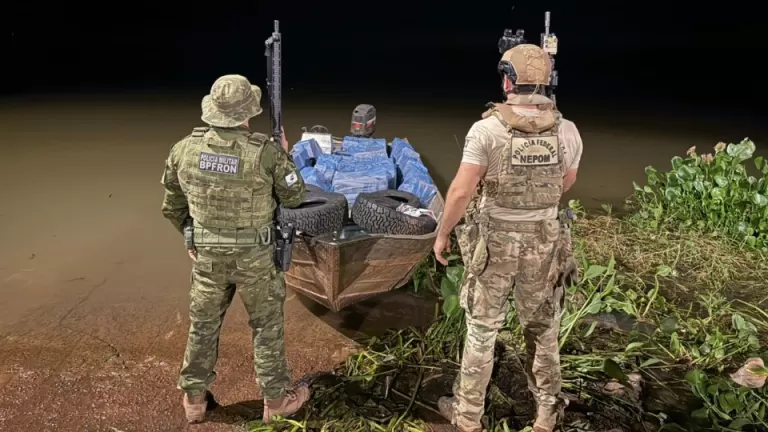 Cigarros e pneus contrabandeados do Paraguai são apreendidos no Lago de Itaipu