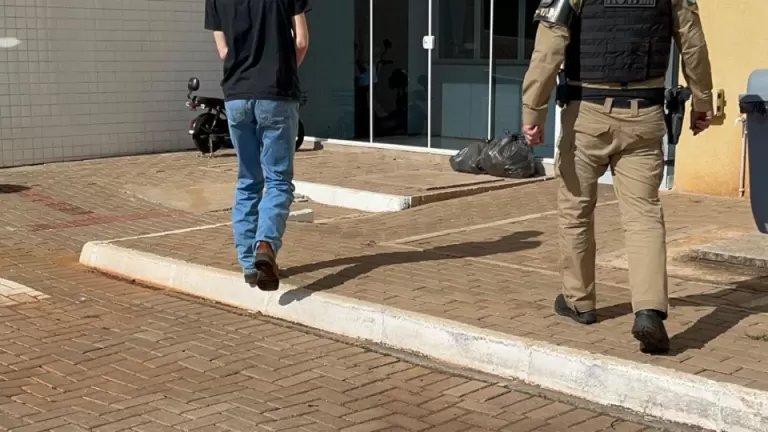 PRE flagra transporte de agrotóxicos na BR-277