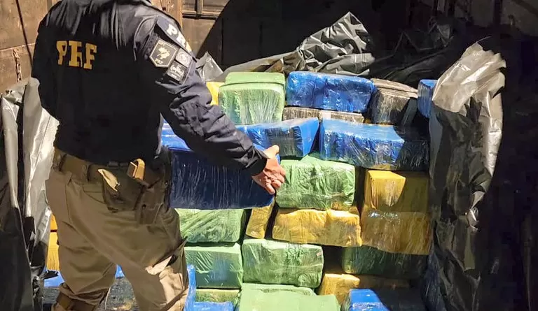 PRF apreende mais de cinco toneladas de maconha no Paraná