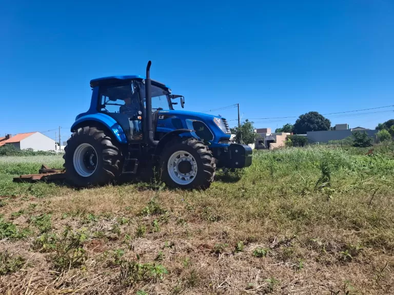 Prefeitura intensifica limpeza de terrenos públicos em Marechal Rondon