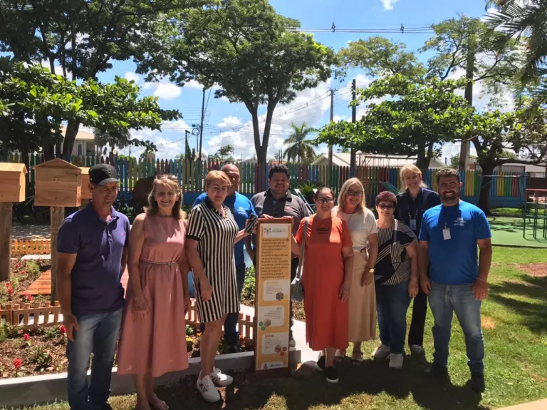 CMEI Asilda Röpke e Projeto Viver inauguram o projeto Jardim de Água e Mel