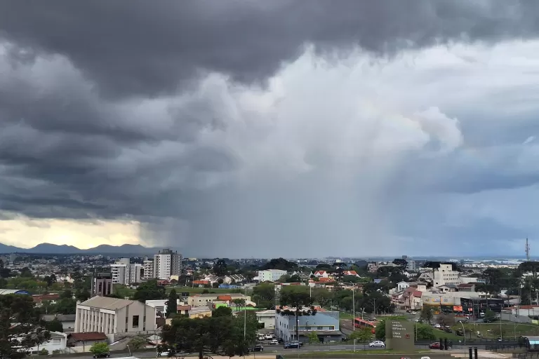 Tornados, supercélulas ou microexplosões: Simepar explica fenômenos na primavera