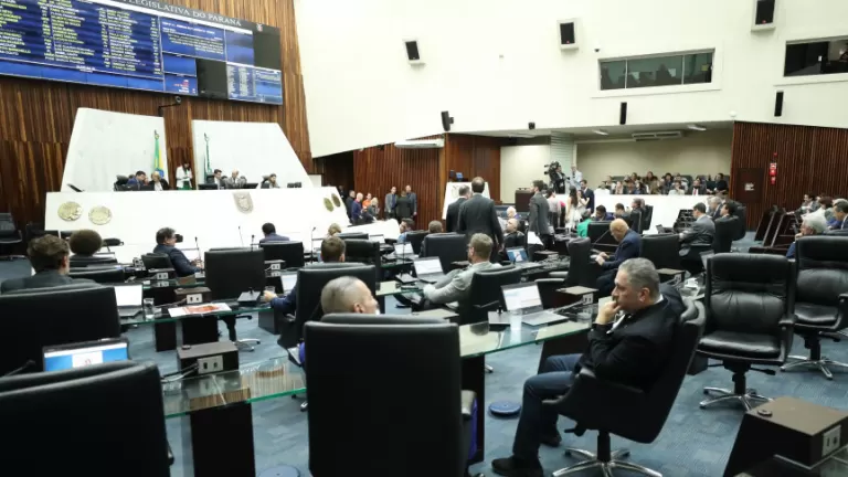 Plenário aprova projeto que amplia acesso a crédito para empresas e cooperativas do Paraná afetadas pelo tarifaço dos EUA