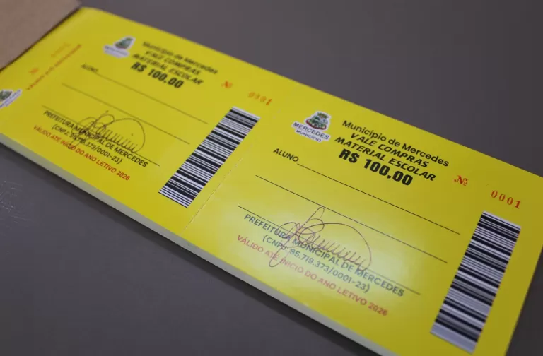 Vales de R$ 200 para compra de materiais escolares em Mercedes serão entregues no ato da matrícula