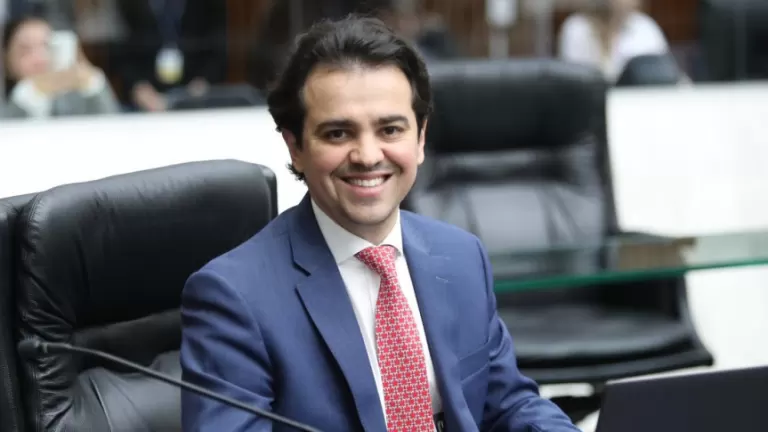 Deputado Luiz Fernando Guerra propõe ampliação da idade atendida pelo Programa Leite das Crianças no Paraná