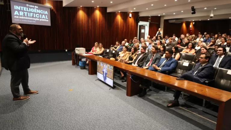 Assembleia Legislativa debate os riscos e benefícios do uso de inteligência artificial na administração pública