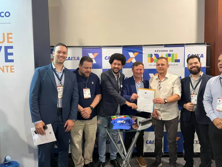 Vereador Fernando Nègre comemora assinatura de convênio para construção do CMEI do Bairro Boa Vista