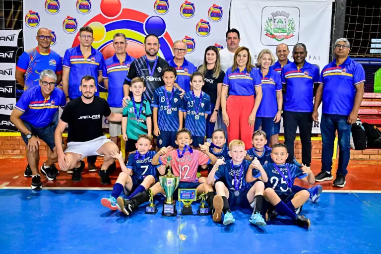 Escolinha de futsal do Colégio Cristo Rei brilha na Copa Toledão
