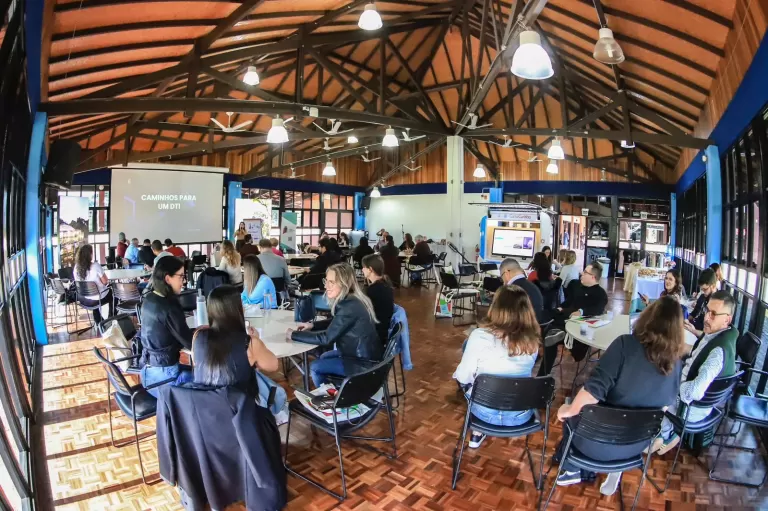 Curitiba acelera rumo ao futuro e se consolida como referência internacional em turismo inteligente