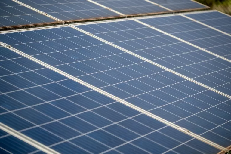 Itaipu lança edital para instalação de energia solar em instituições de ensino superior