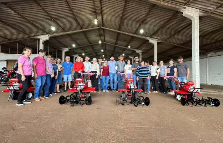 Vereador Fernando Nègre comemora entrega de 10 motocultivadores para agricultores familiares de Marechal Rondon
