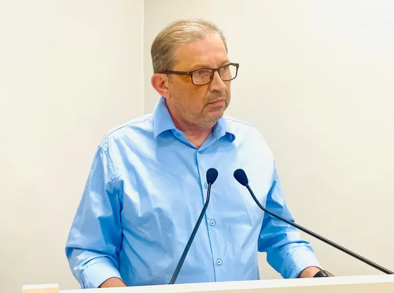 Vereador Doutor Milton cobra transparência nos gastos e convênios da Secretaria de Saúde