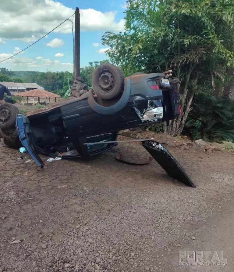 Carro tomba em trecho em obras na rodovia entre Nova Santa Rosa e Terra Roxa