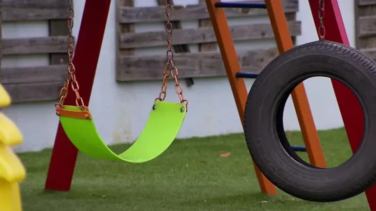 Criança tocada pelo pai em evento público no PR disse que não foi a primeira vez, afirma delegada